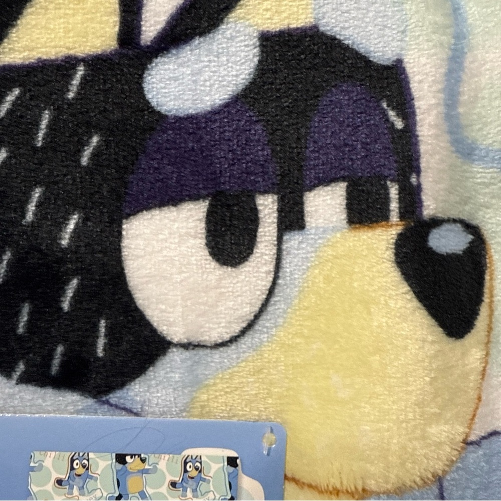 New Bluey Bingo Bandit & Chili Heeler Family 50" x 70" Throw Blanket On Hanger - Picture 5 of 9